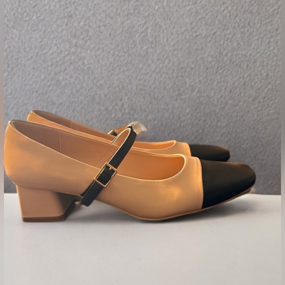 Chic Tan and Black Block Heels - Picture 3 of 10